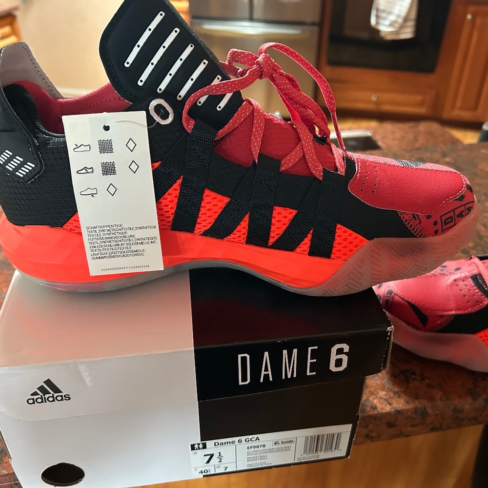 Dame 6 gca sneaker